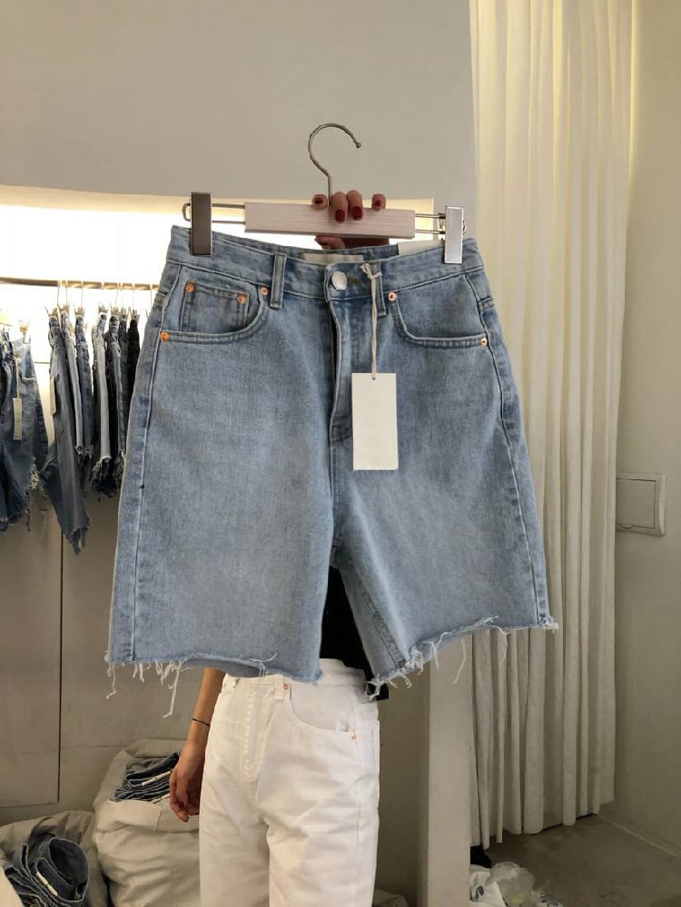 Chic Loose-Fit Denim Shorts